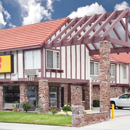 Super 8 By Wyndham Santa Clarita/Valencia Motel Eksteriør bilde