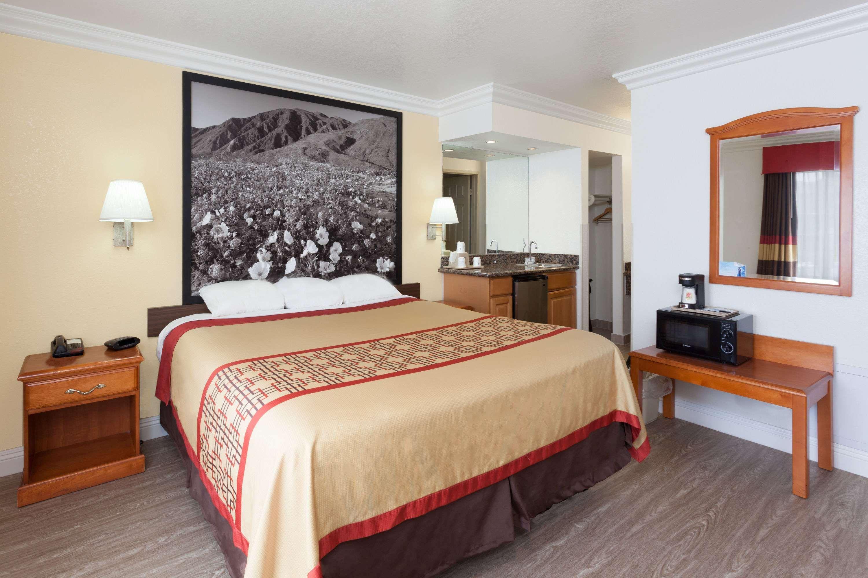 Super 8 By Wyndham Santa Clarita/Valencia Motel Eksteriør bilde